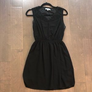 Cute black dress!